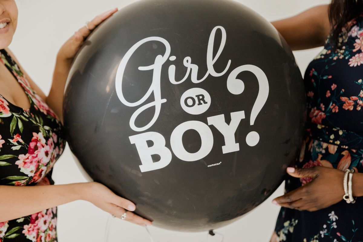 Baby Shower Cake Ideas: 12 Designs, Flavours and Practical Tips 3 Can you have a gender reveal cake at a baby shower