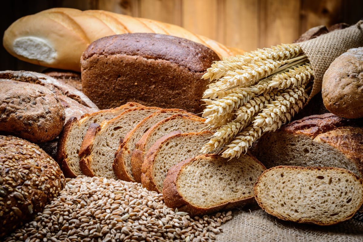Essential Nutrients: The Foods Your Body Needs to Lower Disease Risk 2 Carbohydrates and fibre your main energy source