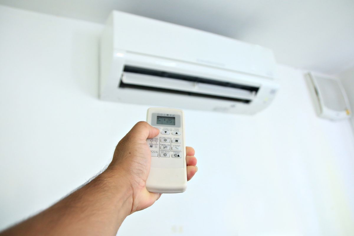 How to Get a Free Air Conditioner: Programs That Can Help and How to Apply 1 Who usually qualifies for a free air conditioner