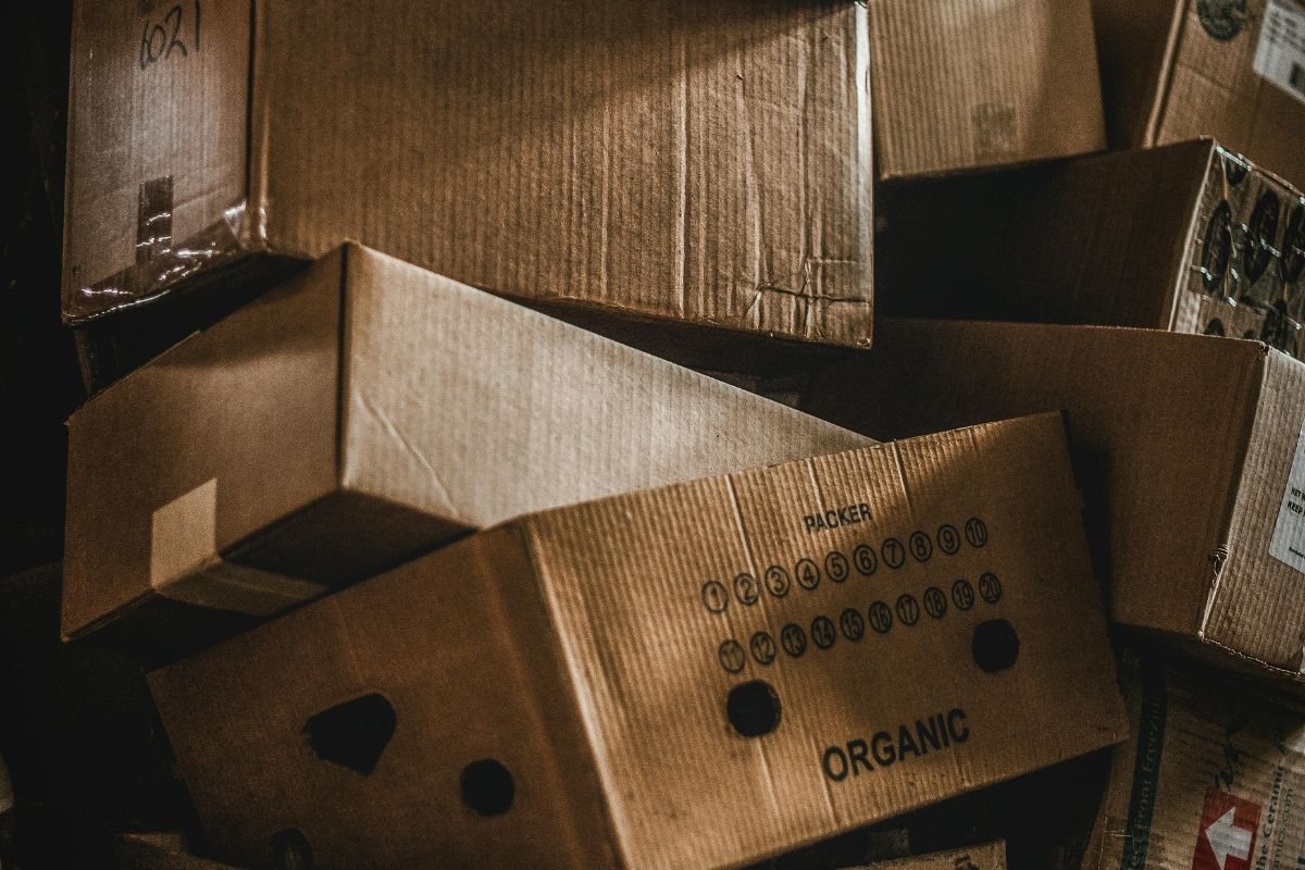 Avon Containers' Practices in Corrugated Box Manufacturing: Quality, Testing and What Buyers Should Check 2 How corrugated box strength is tested