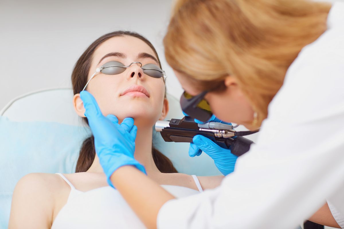 Facial Laser Hair Removal vs Waxing: Which Is Better for You? 2 Benefits of facial laser hair removal